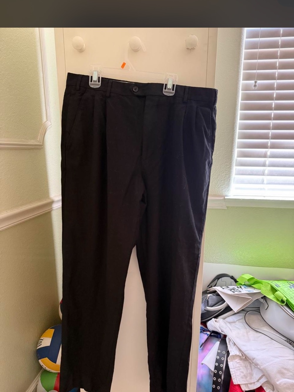 Santorelli Men’s Black Pleated Dress Trousers